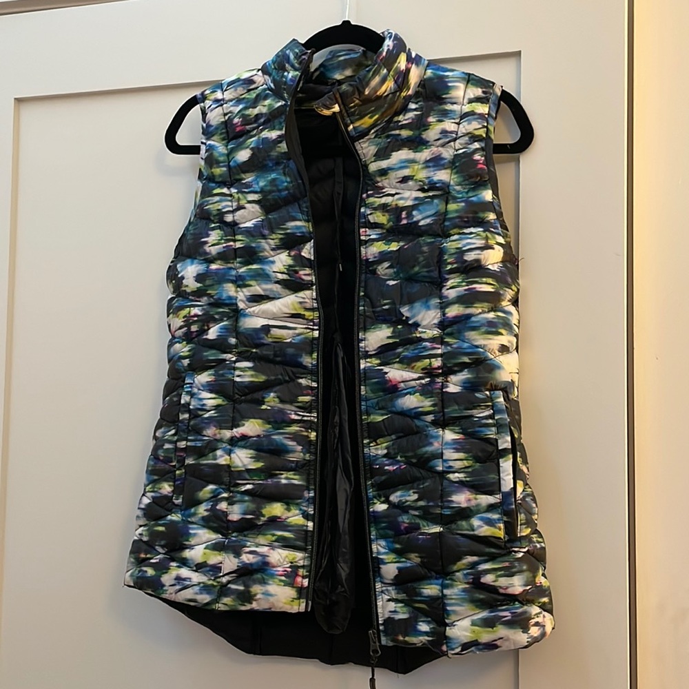 Tangerine Multicolored vest with pouch inside